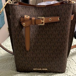 Monogrammed MK Bucket Bag 🤎